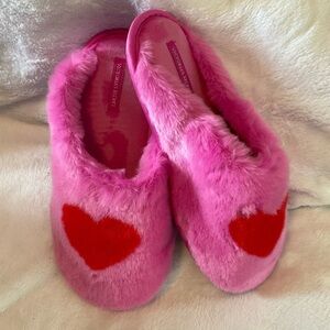 VICTORIA'S SECRET Valentine’s Day Slippers Pink Plush Red Heart Sz L